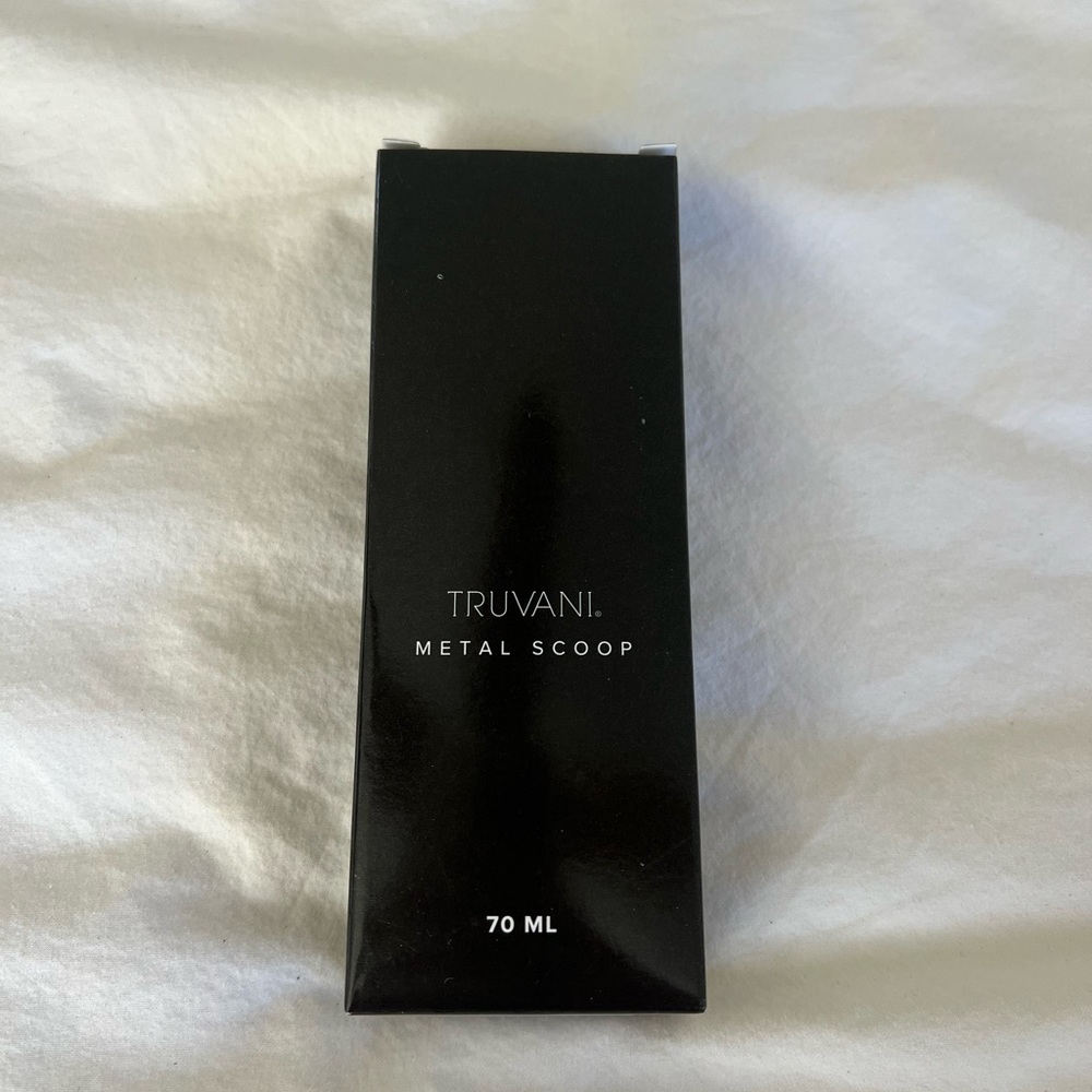 Truvani metal scoop